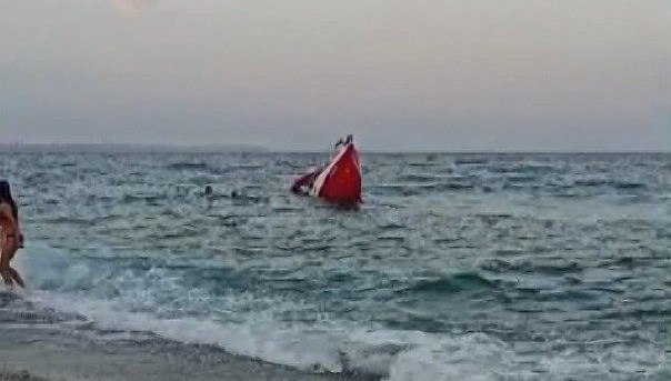 Almanya’dan Tatile Geldikleri Antalya’da Tekneleri Alabora Oldu