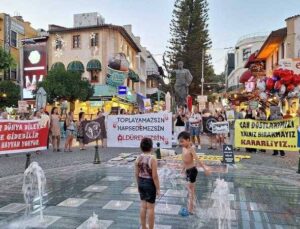 Antalya’da Hayvanseverlerden Protesto: Yıllardır Birlikte Yaşadığımız Komşularımızı Kanlı Ellerinize Teslim Etmeyeceğiz!