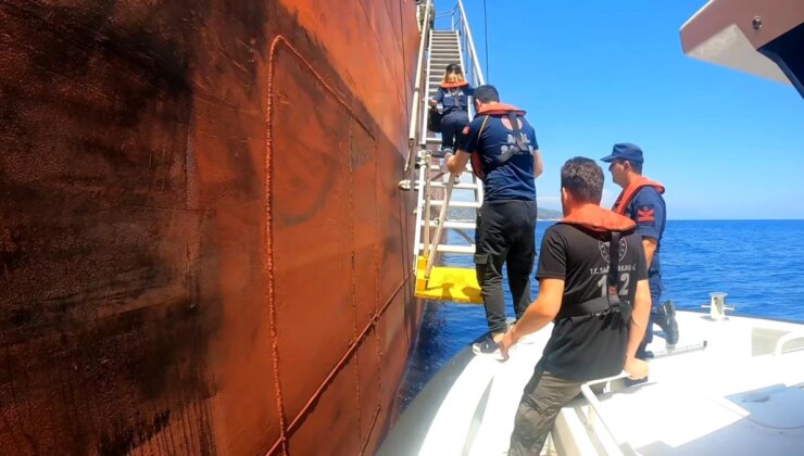 Antalya’da Ticari Gemide Kalp Krizi Geçiren Çalışan Hastaneye Sevk Edildi