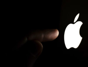 Apple’ı Övdü, Microsoft ve Windows’u Yerden Yere Vurdu