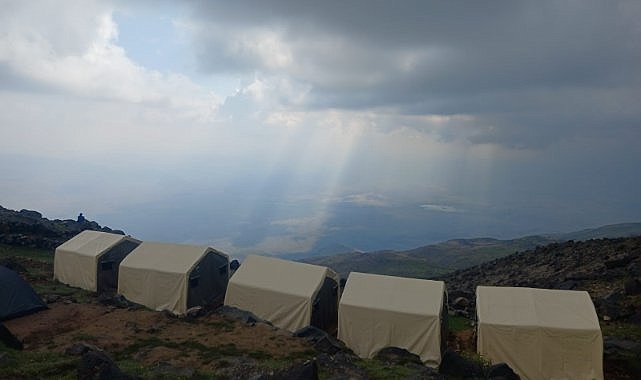 Bandak Ağrı Dağı’nda Erdinç Yavuz Anısına Zirve Yaptı