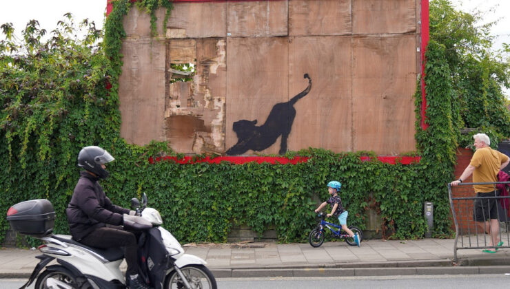 Banksy’den 1 Haftada 6 Eser: Yuhalanarak Kaldırıldı