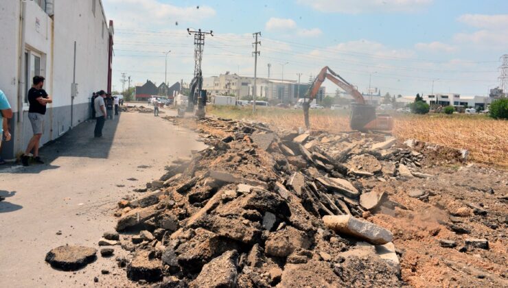 Belediyeye Açtığı Davayı Kazanınca Yolun Asfaltını Parçaladı; 54 İş Yerine Ulaşım Kesildi