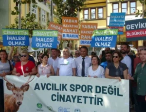 Bursalılar Kızıl Geyiklerin ve Yüzlerce Dağ Keçisinin Avlanmasına Yönelik İhaleyi Protesto Etti