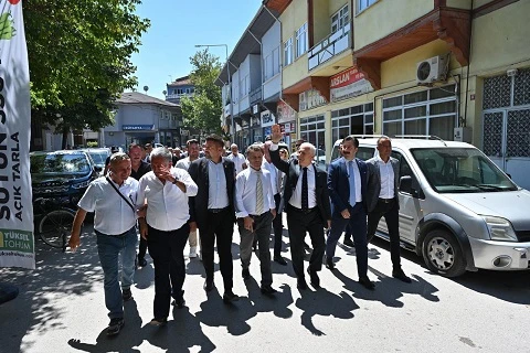 Büyükşehir Belediye Başkanı Mustafa Bozbey, Bursalı Çiftçilerin Artan Maliyetler Sebebiyle Yaptığı Harekete Dikkat Çekti