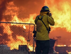 California Tarihinin En Büyük 4. Orman Yangını: 400 Bin Dönümden Fazla Alan Kül Oldu