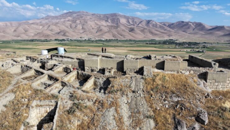 Çavuştepe Kalesi’nde Dış Surlara Açılan Yeni Bir Koridor Bulundu