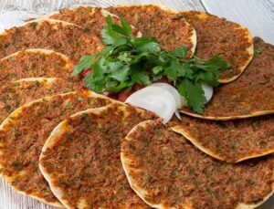 Çıtır Çıtır Yenir: Lahmacun Tanımı