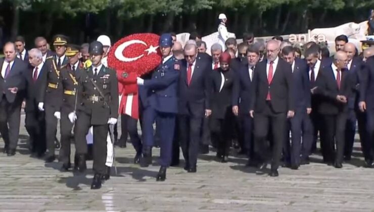 Cumhurbaşkanı Erdoğan Başkanlığındaki Devlet Erkanı Anıtkabir’de