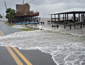 Debby Kasırgası Florida’ya Ulaştı: Olağanüstü Hal İlan Edildi