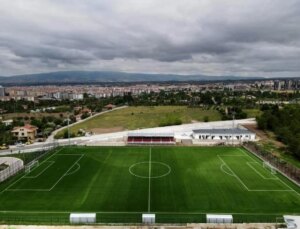 Edirne’nin Karaağaç Mahallesi’nde Zafer Tangör Stadı Yenileniyor