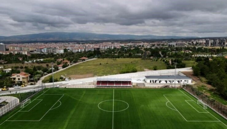 Edirne’nin Karaağaç Mahallesi’nde Zafer Tangör Stadı Yenileniyor