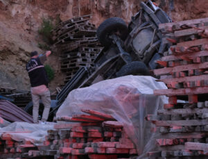 El Freni Çekilmeyen Araç 10 Metreden Yuvarlandı: 1 Ölü, 1 Yaralı