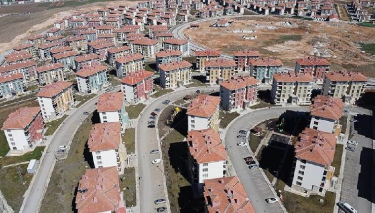 Elazığ TOKİ’de Evleri Teslim Edilmeyenlerden Site Aidatı İstendi