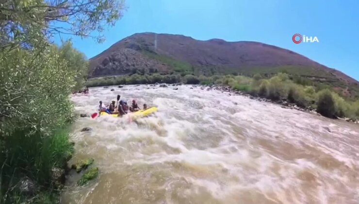 Erzincan’da Babalar ve Bebeler Raftingte!