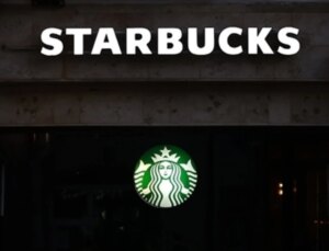 Gelirleri Günbegün Düşen Starbucks’ın Bir Numaralı İsmi İstifa Etti