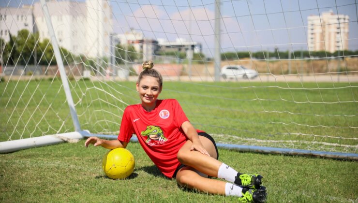 Güzellik Kraliçesi Futbol Tutkusundan Vazgeçmedi