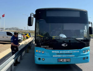 Halk Otobüsünün Önünü Kesti, Şoförü Darbetti, Kontak Anahtarı Aldı