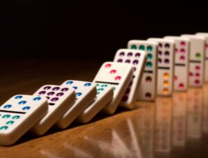 Hollanda’da 900 Bin Taşla Domino Rekoru