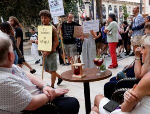 İspanya’da Turizme Karşı Protestolar Büyüyor | UNESCO’dan Protestoların Tüm Avrupa’ya Yayılabileceği Uyarısı: Konut Krizi Bardağı Taşıran Son Damla