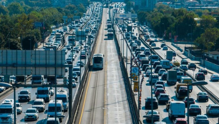 İstanbul E-5’te Trafik Kaosu: Şoförleri Canından Bezdirdi