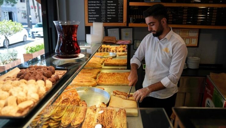 İstanbullu Her Gün 16 Kamyon Dolusu Börek Yiyor