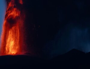 İtalya’daki Etna Yanardağı Bu Yaz 5. Kez Patladı