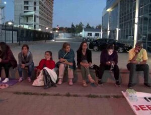 İzmir Çiğli Belediyesi’nde İşten Çıkarılan Personellerin Eylemi Devam Ediyor