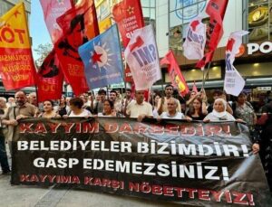 İzmir’de Hakkari Belediyesi’ne Kayyım Atanmasına Karşı Protesto: Bu Rejim Açıkça Bir Darbe Rejimidir