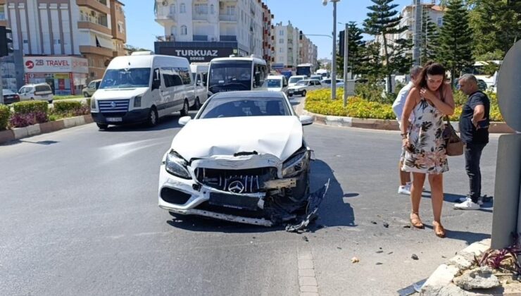 Kırmızı Işık İhlali Kazaya Neden Oldu: 2 Yaralı