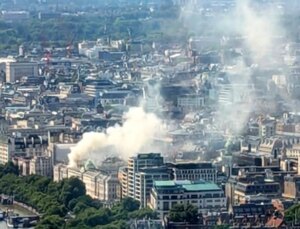 Londra’daki Somerset House’da Yangın Çıktı