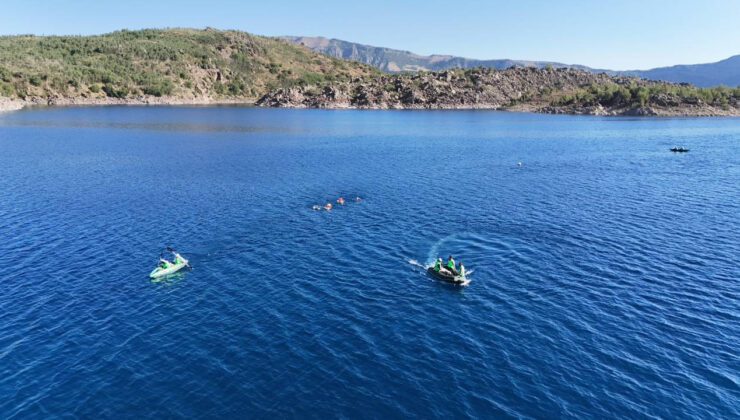 Nemrut Krater Gölü’nde 10 Kilometre Kulaç Attılar