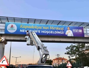 Nevşehir Belediyesi, ‘Kapadokya’nın Merkezi Nevşehir’e Güzel Geldiniz’ Yazısını Yeniden Asıldı