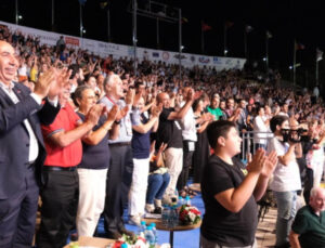 Oyuncu Ahmet Mekin ve Göksel Kortay, Büyükçekmece’de Ödül Aldı