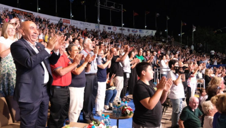 Oyuncu Ahmet Mekin ve Göksel Kortay, Büyükçekmece’de Ödül Aldı