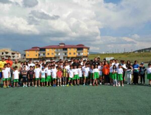 Sarıkamış’ta Çocuklar Hem Kuran Kursuna Gidiyor Hem de Yaz Spor Okullarına Katılıyor