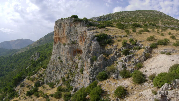 Sosyal Medya Fotoğrafı İçin 6.000 Yıllık Yapıtı Talan Etti