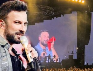 Tarkan Terini Sildiği Havluyu Hayranlarına Attı: Terim Mis Gibi Kokuyor