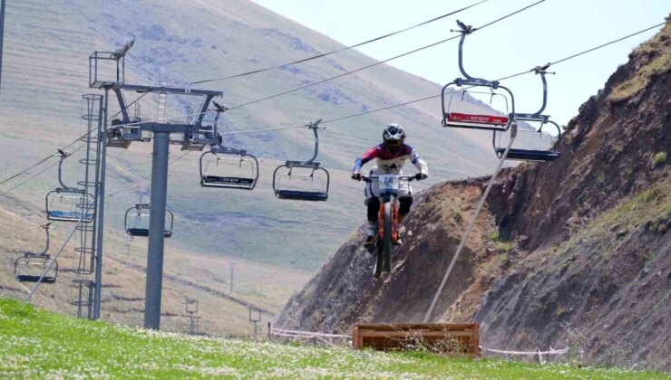 Türkiye’de İlk Kez Düzenlenen Downhill Türkiye Şampiyonası Palandöken’de Gerçekleştirildi