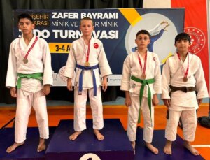 Ümraniyeli Judocular Zafer Bayramı Judo Turnuvası’nda Şampiyon Oldu