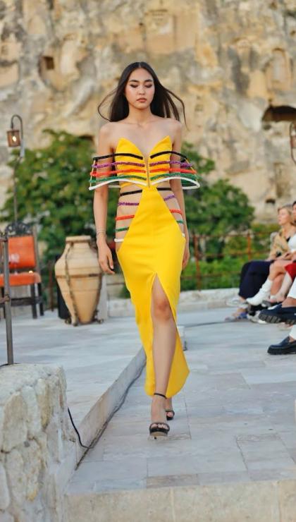 unlu modaci emrullah koroglunun fashion week cappadocia defilesi buyuledi 4 2P2N1ivt