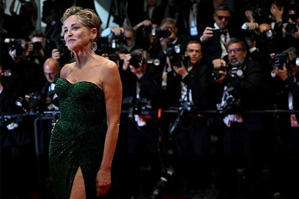 Ünlü Oyuncu Sharon Stone, Bodrum’da Uluslararası İkon Mükafatı Aldı