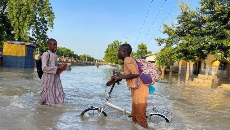 Afrika’da Ölümcül Sel Felaketi: Timsah ve Yılanlar, İnsan Vücutları Arasında Yüzdü