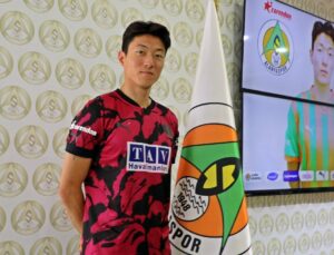 Alanyaspor’da Ui-Jo Hwang İçin İmza Töreni Yapıldı