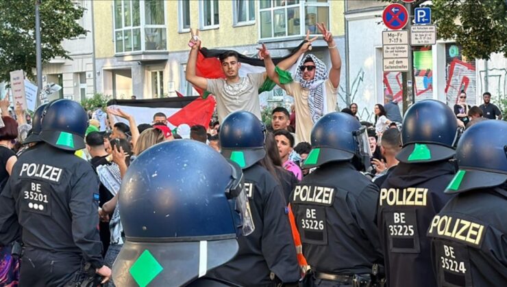 Alman Polisinden Filistin Gösterisinde Skandal Hareket