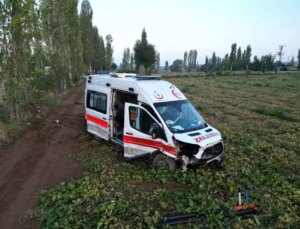 Ambulans Şoförü ve Hemşireler, Kaza Sonrası Diğer Yaralılara Yardım Etti