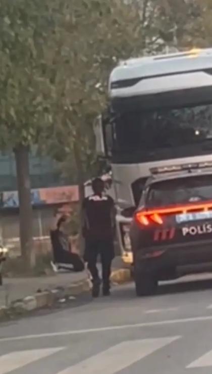 atasehirde korku dolu anlar polisi gorunce belindeki silahi once agzina sonra basina dayadi 1