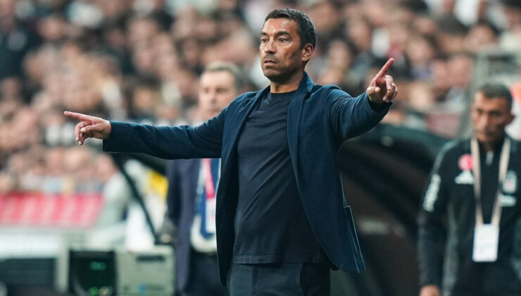 Beşiktaş’ın Hocası Van Bronckhorst: Çantamı İstanbul’da Bekletiyorum