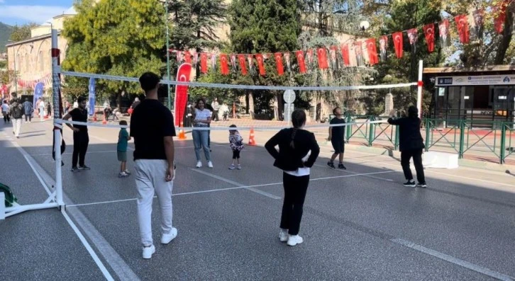 Bursa Atatürk Caddesi, Araç Trafiğine Kapatılarak Çocuklara Bırakıldı