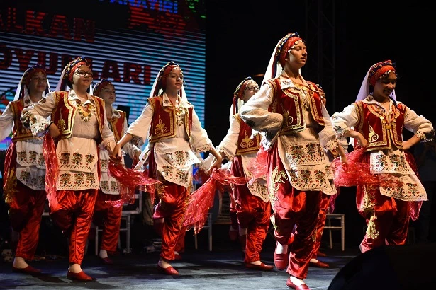 Bursa Yenişehir Belediyesi Tek Kuruş Harcamadan Şenlik Düzenledi